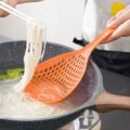 វែក - Kitchen Ladle Strainer