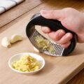 ប្រដាប់សង្កត់ខ្ទឹម - Garlic Crusher